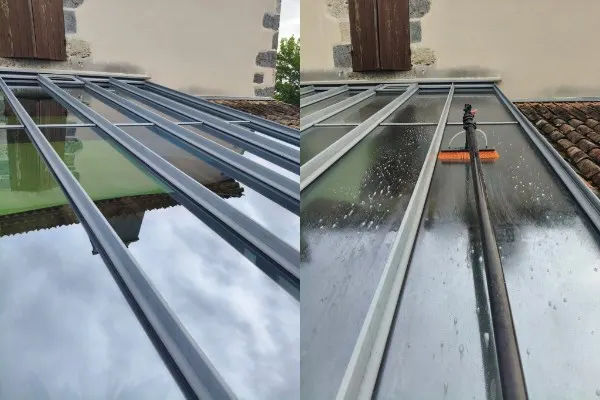 Conservatory roof cleaning with a brush by Aquit'n Nettoyage